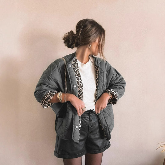 Damen Übergangsjacke im modernen Steppdesign mit praktischen Taschen EB