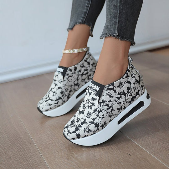 Damen Sportliche Slip-On Sneakers mit floralem Muster und rutschfester Sohle EB