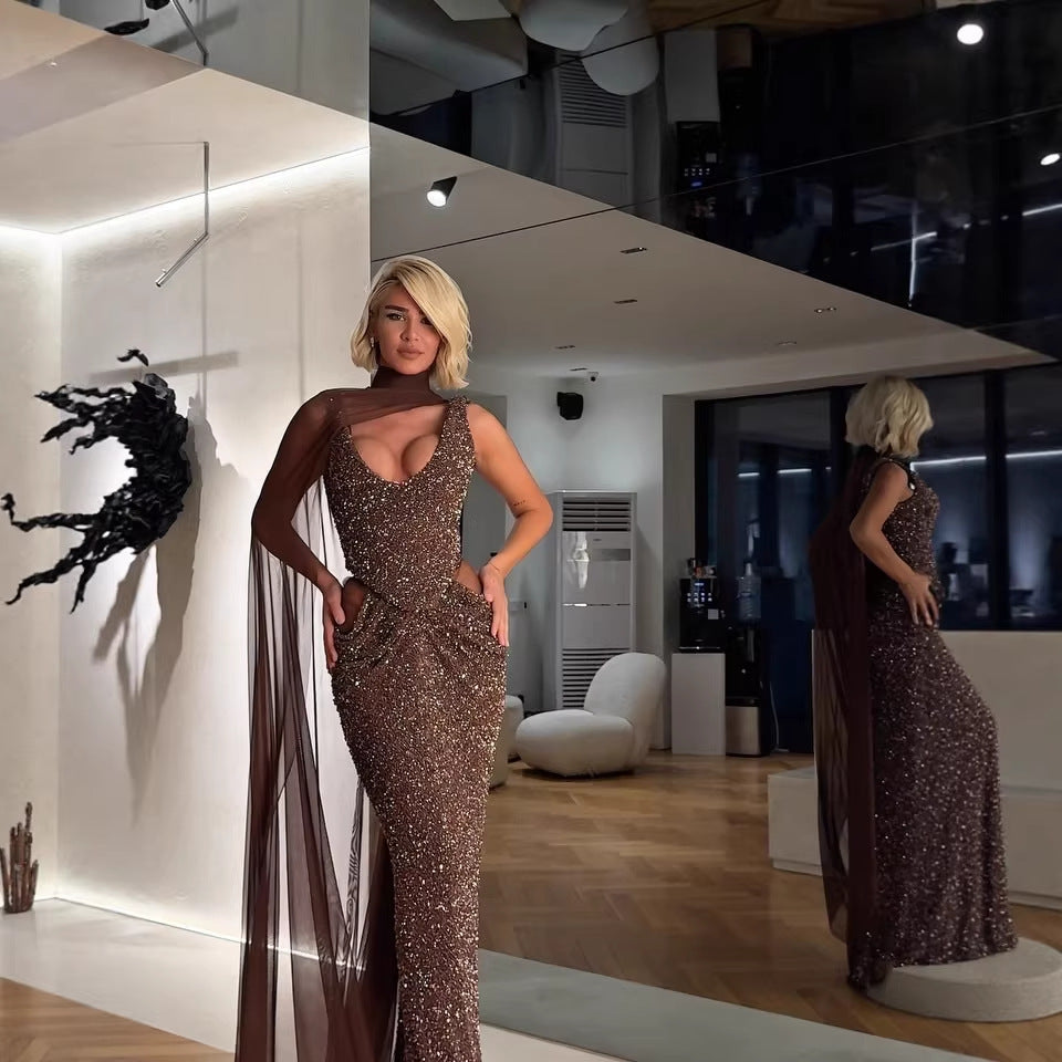 Damen Glamouröses Abendkleid mit funkelnden Pailletten und dramatischem Chiffonüberwurf EB