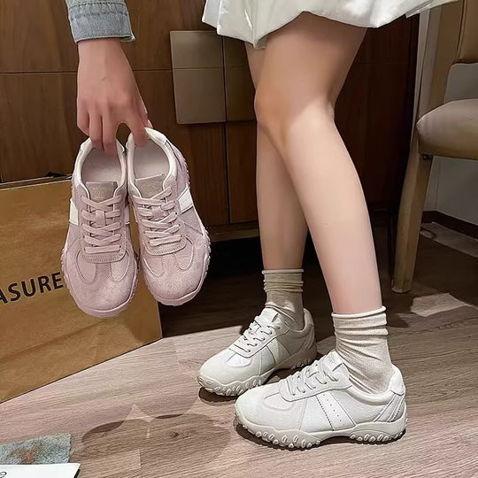 Damen Sportliche Sneakers mit innovativer Sohle und hochwertigem Wildleder-Obermaterial EB