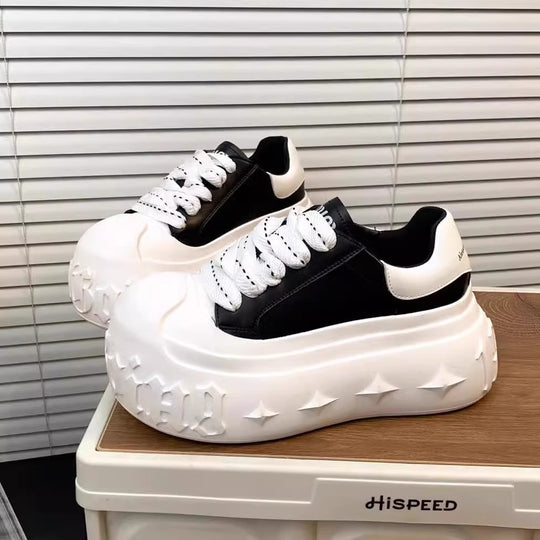 Damen Sneakers mit gesteigertem Plateau-Design und modischer Ziersteppung EB