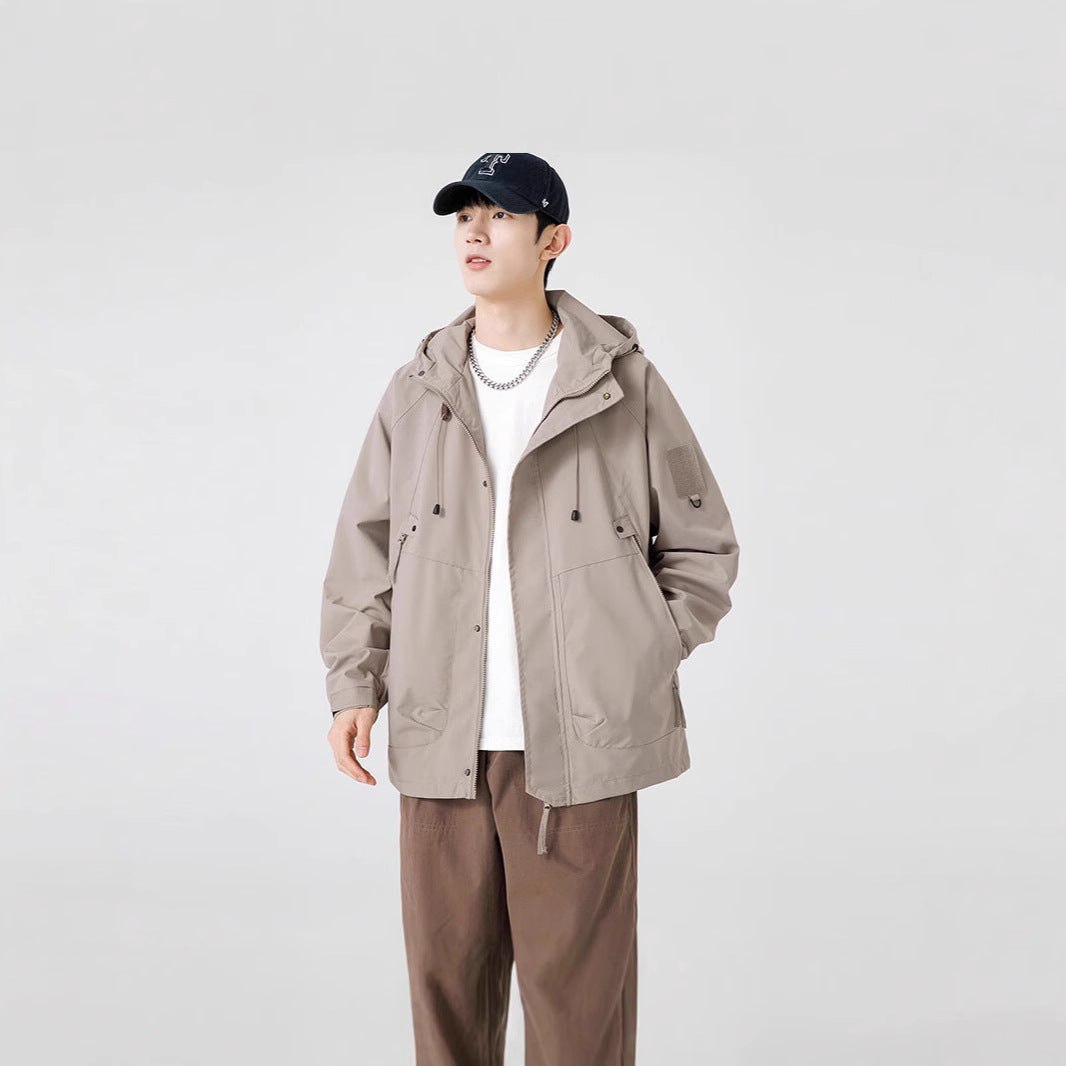 Herren Windbreaker-Jacke mit verstellbarem Kapuzenkragen und praktischen Taschen EB