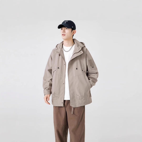 Herren Windbreaker-Jacke mit verstellbarem Kapuzenkragen und praktischen Taschen EB