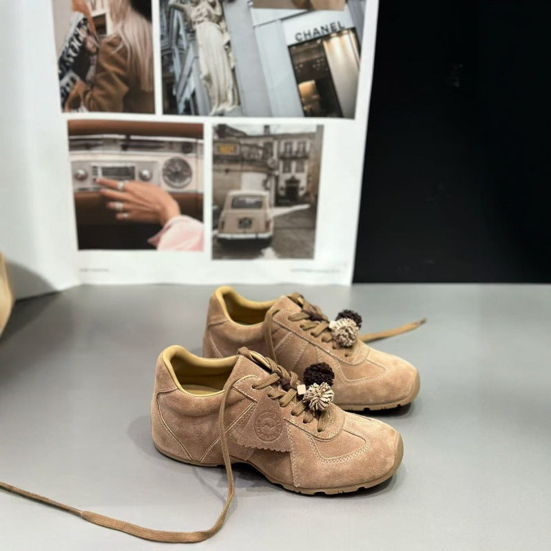 Damen Sneaker mit verspieltem Pompon-Detail und atmungsaktivem Obermaterial EB