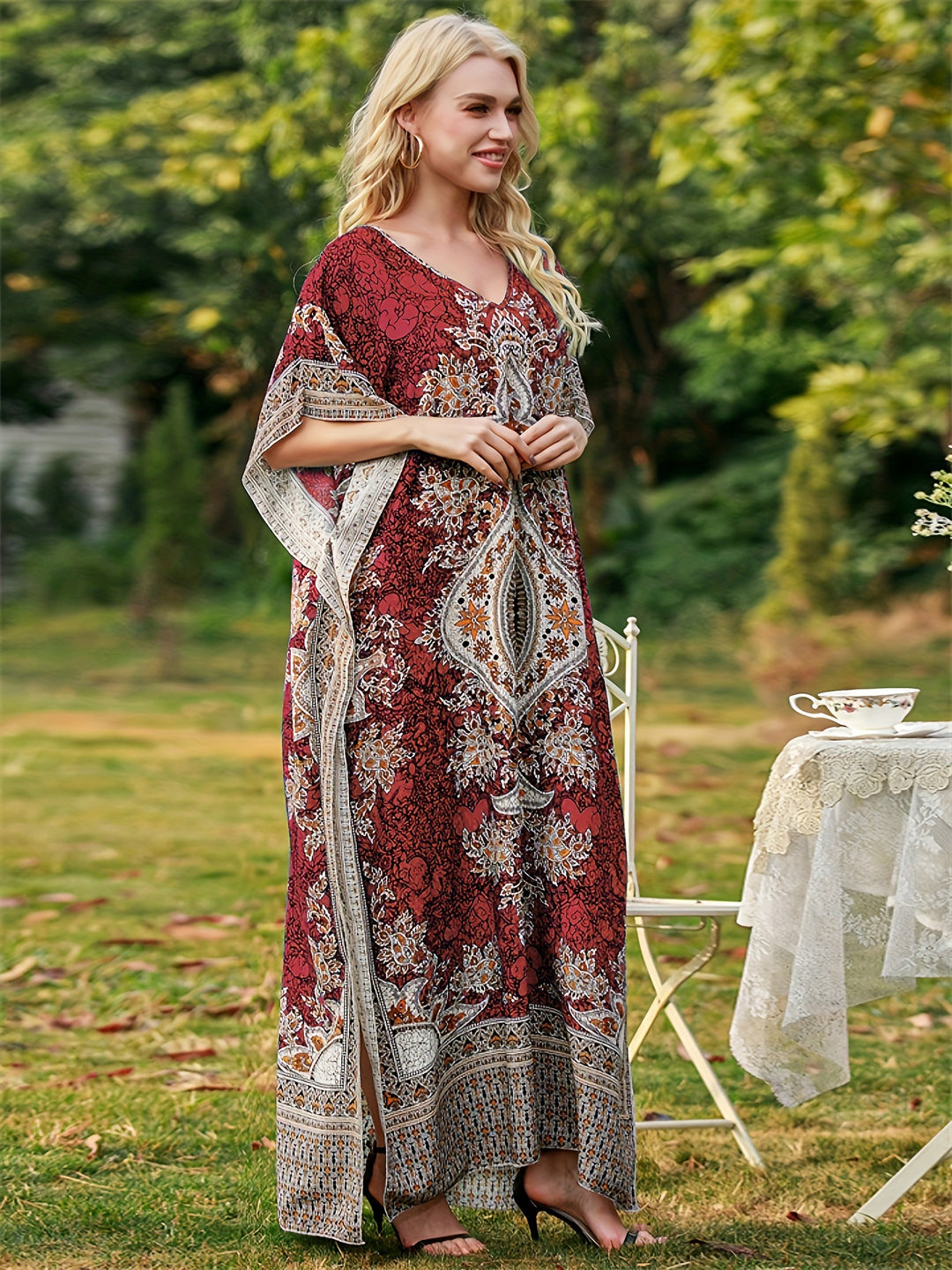 Damen Maxikleid mit detailliertem Floral- und Paisleydesign EB