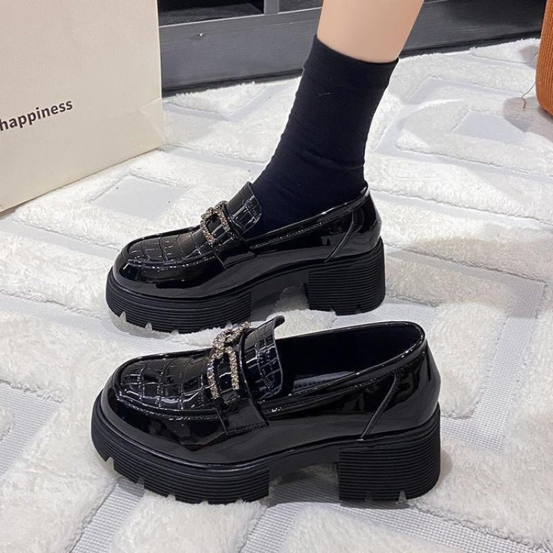 Damen Komfortable Mokassins mit schickem Ketten-Detail EB