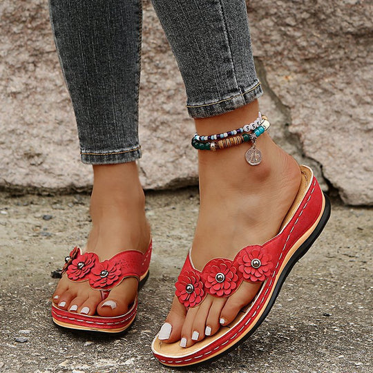Damen Komfortable und dekorative Zehentrenner-Sandalen mit Blumendetails EB