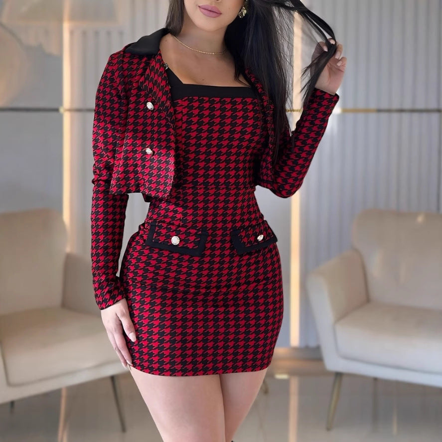 Damen modisches Ensemble mit kariertem Design und tiefem Kragen EB