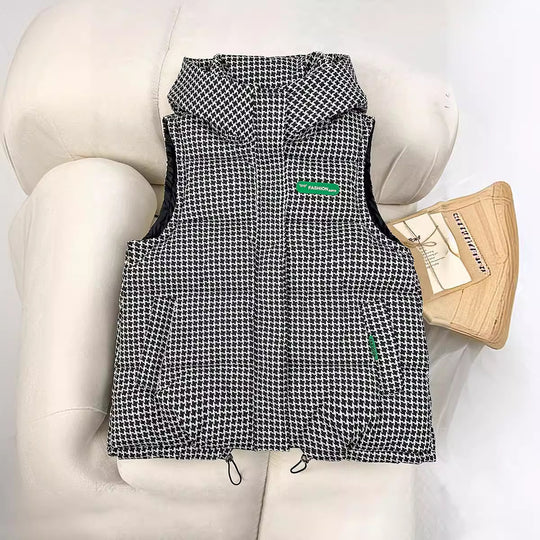 Damen nan gesteppte Kapuzenweste mit Allover‑Logoprint, wattierter Isolierung, verstellbarem Saum und verdeckten Reißverschlusstaschen EB