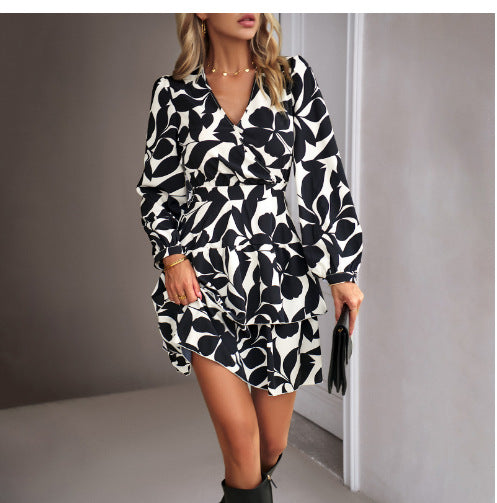 Damen Kurzes Kleid mit stilvollem Blumendruck und Rüschendetails EB