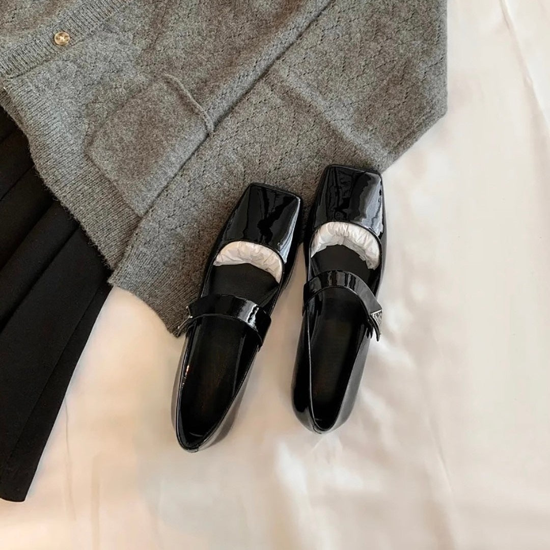 Damen Ballerinas mit quadratischem Zehenbereich und elegantem Riemen EB