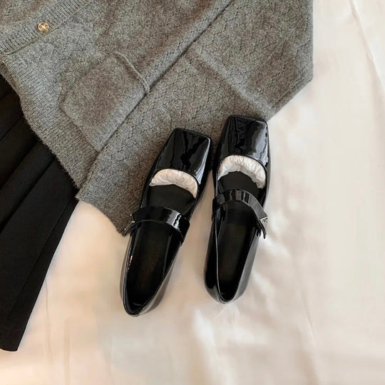 Damen Ballerinas mit quadratischem Zehenbereich und elegantem Riemen EB