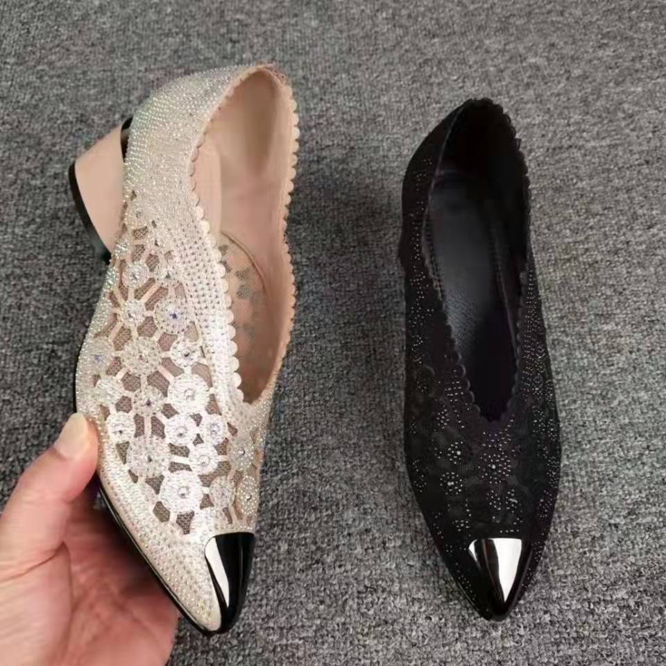 Damen elegante Spitzen-Pumps mit glänzenden Akzenten EB