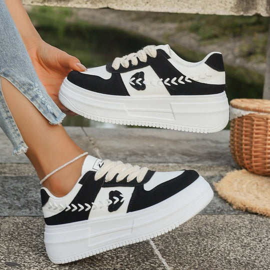 Damen Plateau-Sneaker mit dekorativen Applikationen und dämpfender Sohle EB