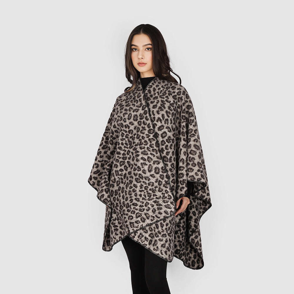 Damen Rechteckiger Wickel‑Ruana mit Leoparden‑Bouclé und feiner Kettelung EB