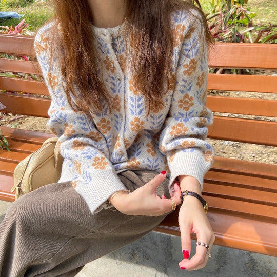 Damen Strickjacke mit floralen Muster und Knöpfen EB