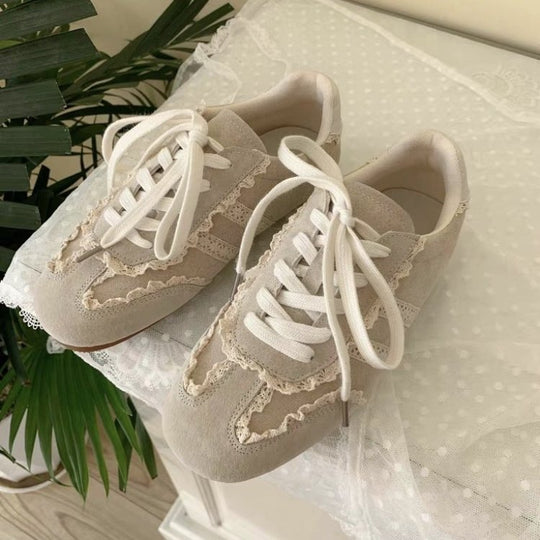 Damen Sneaker mit verspieltem Spitzen-Design und komfortabler Sohle EB