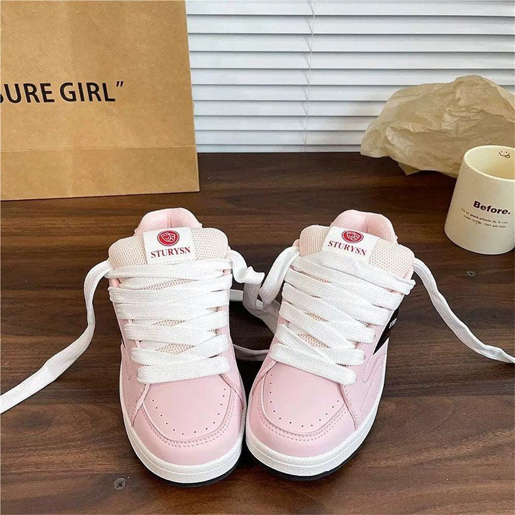 Damen Sportliche Sneakers mit auffälligem Design und dämpfender Sohle EB