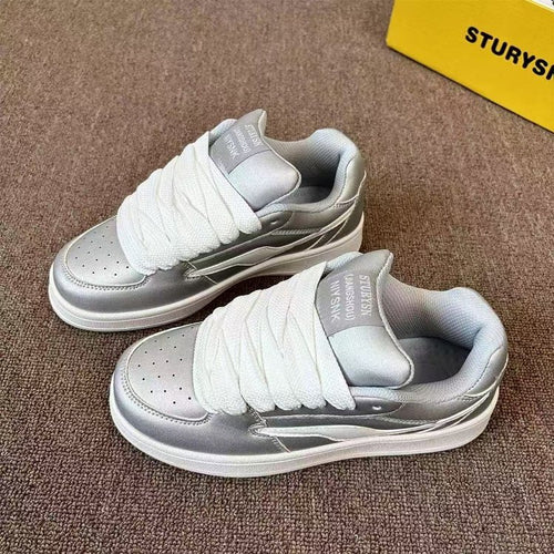 Damen Sneakers mit glänzendem Obermaterial und bequemer Schnürung EB