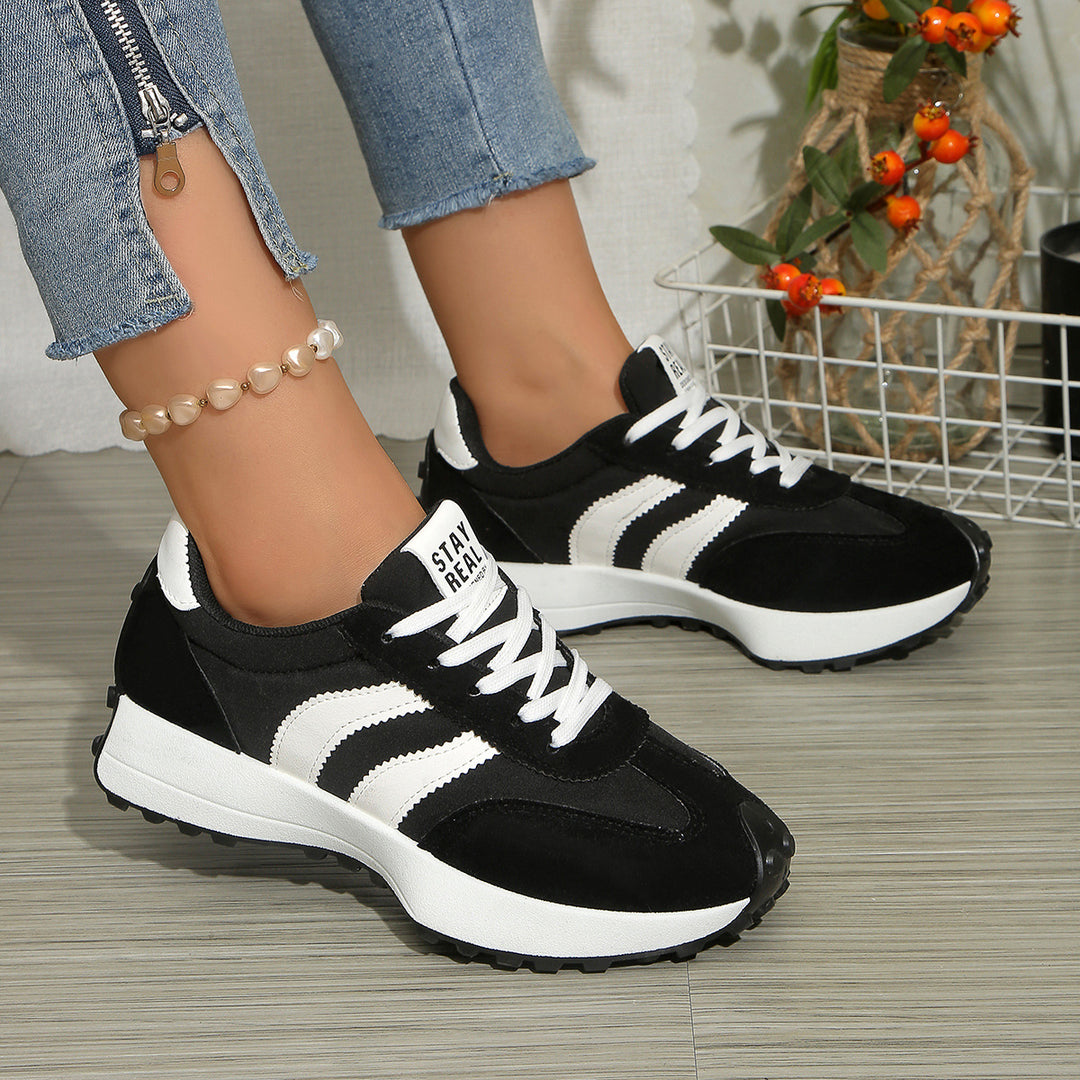 Damen nan retro-inspirierter Sneaker mit Wildleder-Overlays, Nylonoberteil und profilierter Waffelsohle EB