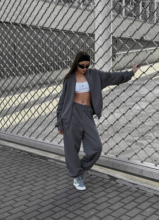 Damen Zip-Hoodie und Relax-Fit Jogginghose aus French-Terry mit elastischem Bund und Kängurutaschen Eichborn Berlin