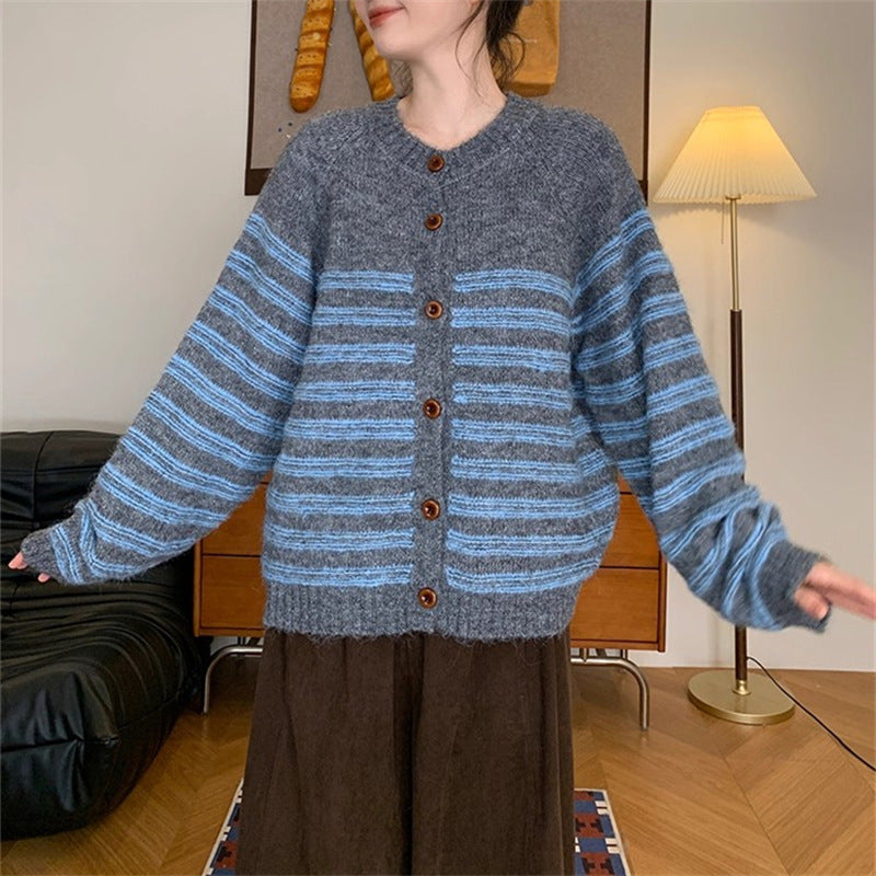 Damen Grobstrickjacke mit modernen Streifen und Knopfdetails EB