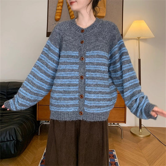 Damen Grobstrickjacke mit modernen Streifen und Knopfdetails EB