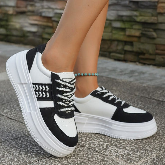 Damen Plateau-Sneaker mit innovativer Sohlenkonstruktion und modischem Schnürdesign EB
