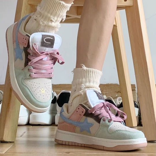 Damen Fashion-Sneaker mit modischem Retro-Design und trendigen Applikationen EB