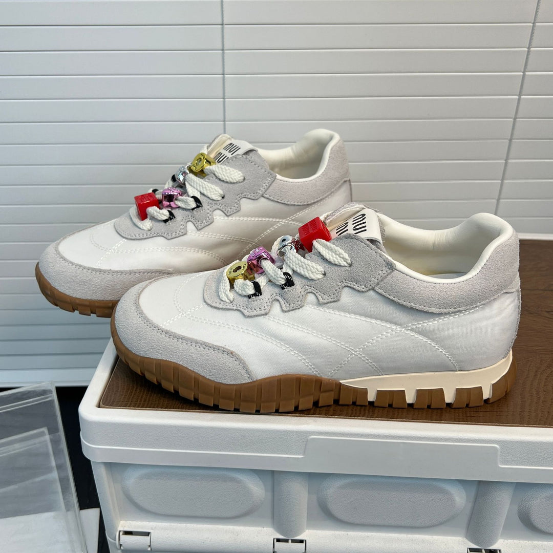 Damen modische Sneakers mit einzigartigem Schnürsystem und bequemem Fußbett EB