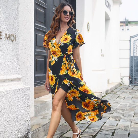 Damen Maxikleid mit elegantem V-Ausschnitt, einem schmeichelhaften Schnitt und leichten Rüschendetails EB
