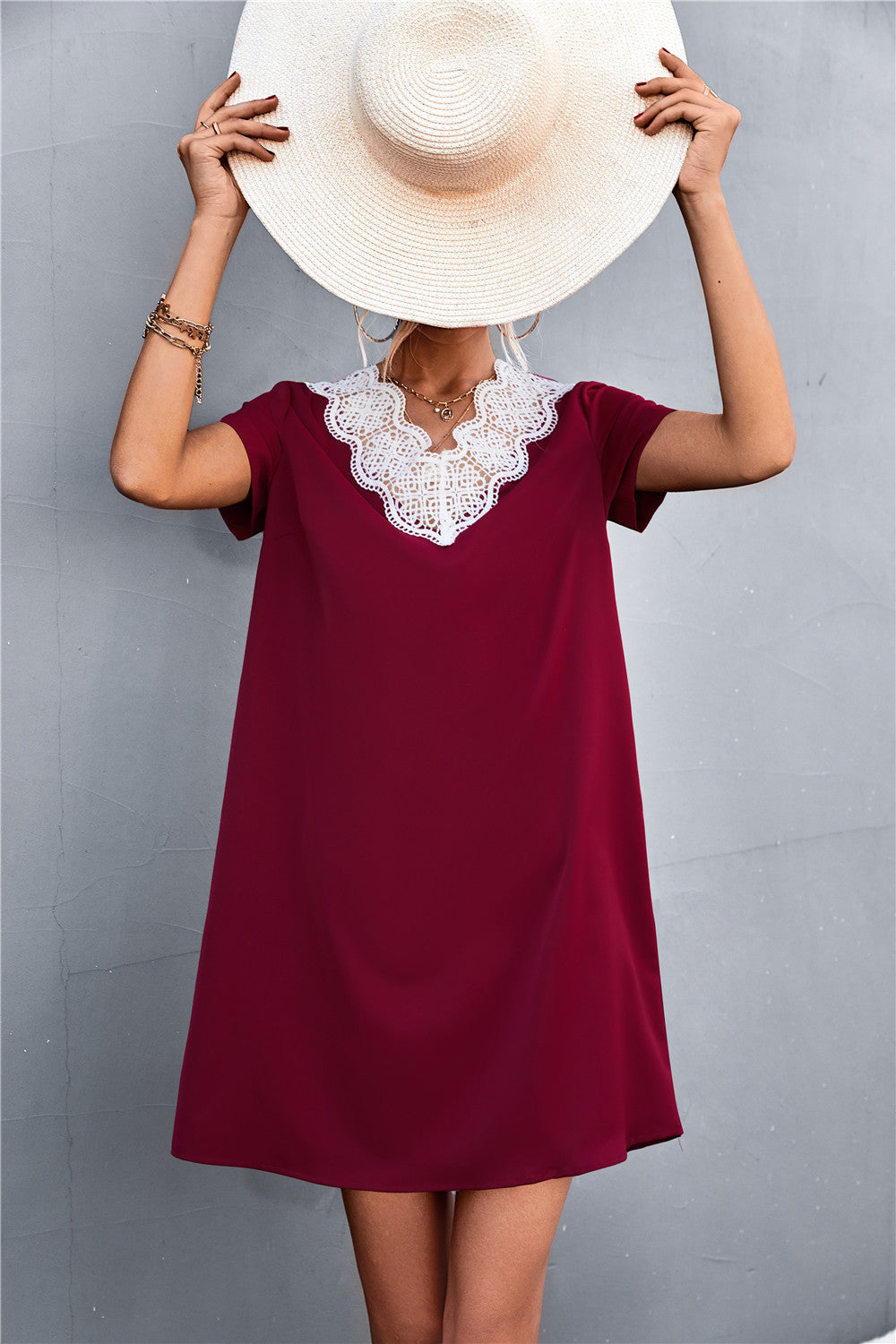 Damen Kleid mit elegante Spitze und lässigem Schnitt EB