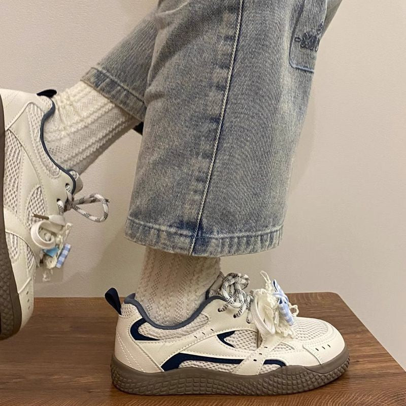 Damen Sneakers mit verspielt floralem Design und innovativer Schnürung EB