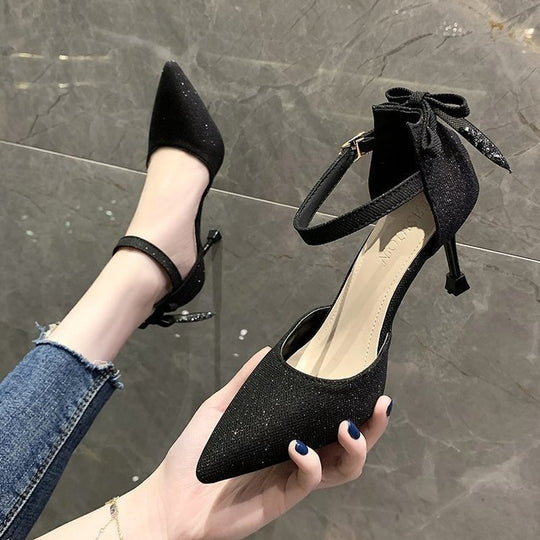 Damen elegante Pumps mit festem Knöchelriemen und spitz zulaufender Spitze EB