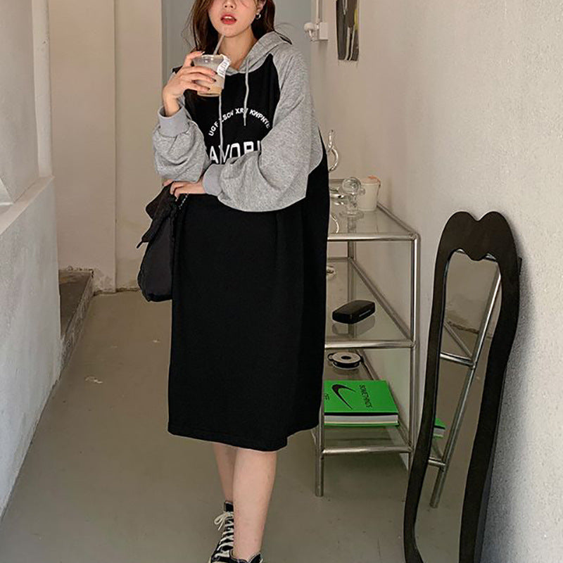 Damen Hoodie-Kleid im lässigen Oversized-Stil mit grafischem Druck und seitlichen Eingrifftaschen EB