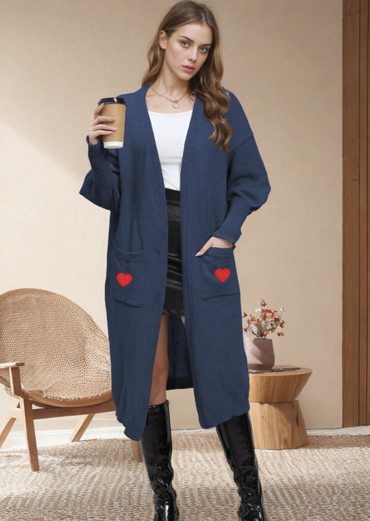 Damen Strickjacke mit Herzapplikationen und lockerer Passform EB