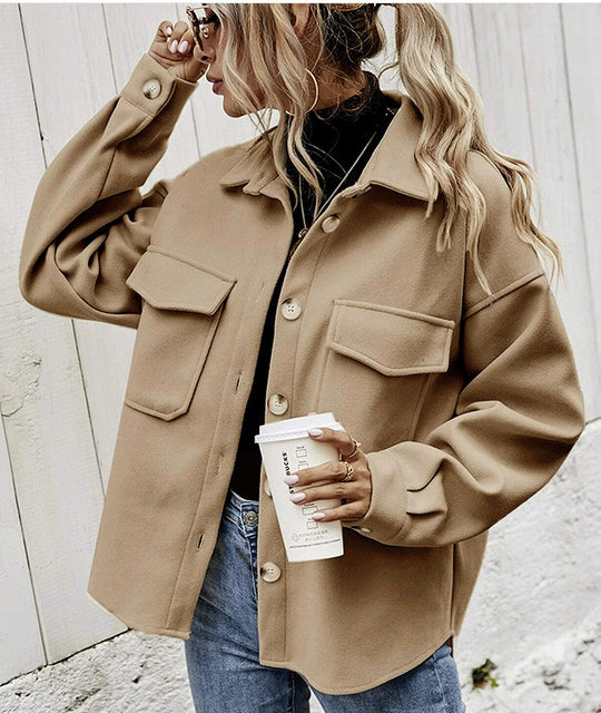 Damen Modische Oversized-Jacke mit Taschen und Knopfverschluss EB