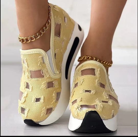 Damen Atmungsaktive Slip-On Sneakers mit modischem Lochdesign EB
