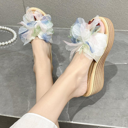 Damen elegante Wedge-Pantoletten mit floralen Akzenten EB