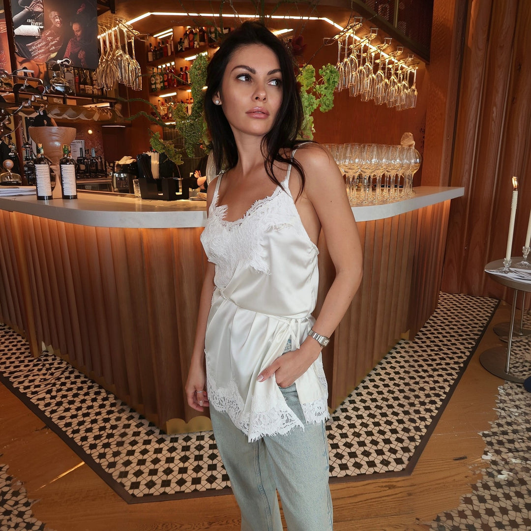 Damen verspieltes Satin-Top mit Spitzenverzierung EB