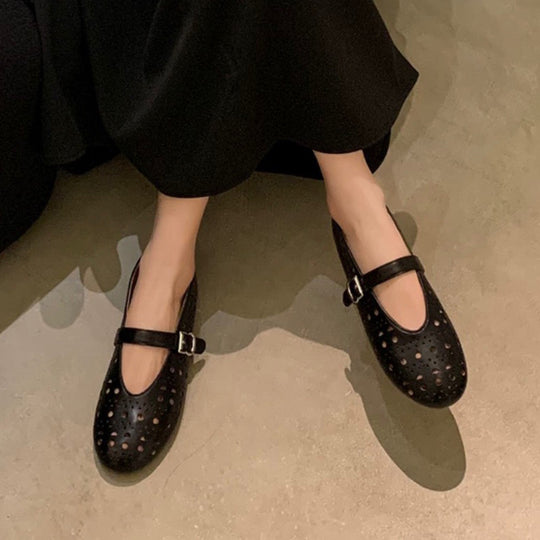 Damen Modische Slipper mit dekorativem Lochmuster EB