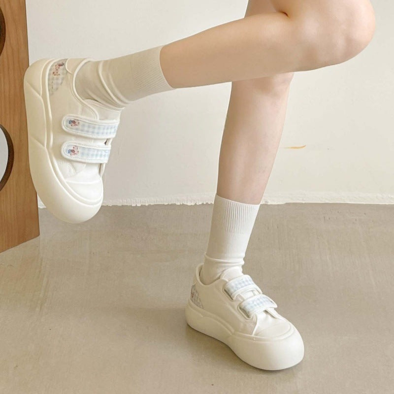 Damen Plattform-Sneaker mit praktischem Klettverschluss und verspielten Applikationen EB