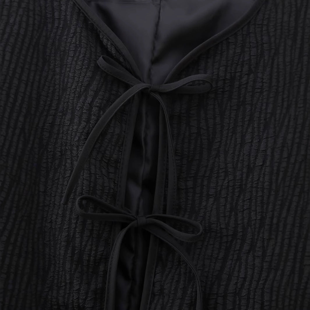 Damen elegante Steppjacke mit kunstvollen Rüschendetails und hohem Kragen EB