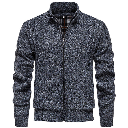 Herren nan grobgestrickter Cardigan mit Zopfmuster, Stehkragen und kariertem Innenfutter EB
