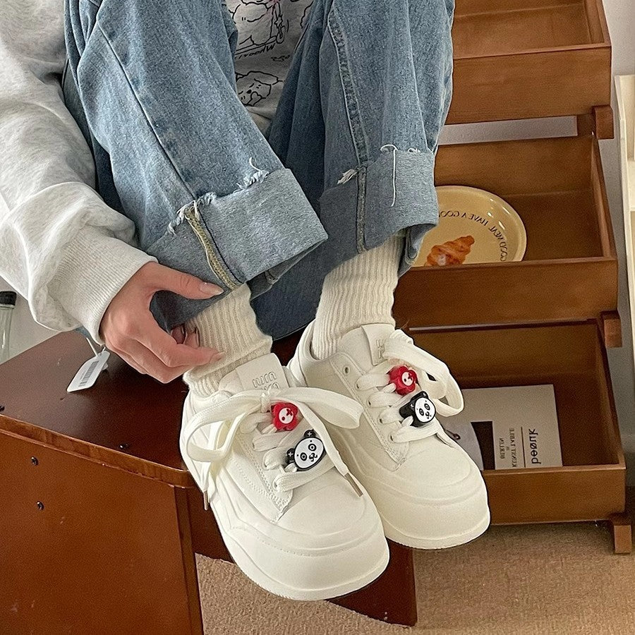 Damen Sneaker mit einzigartigem Design und dekorativen Schnürakzenten EB