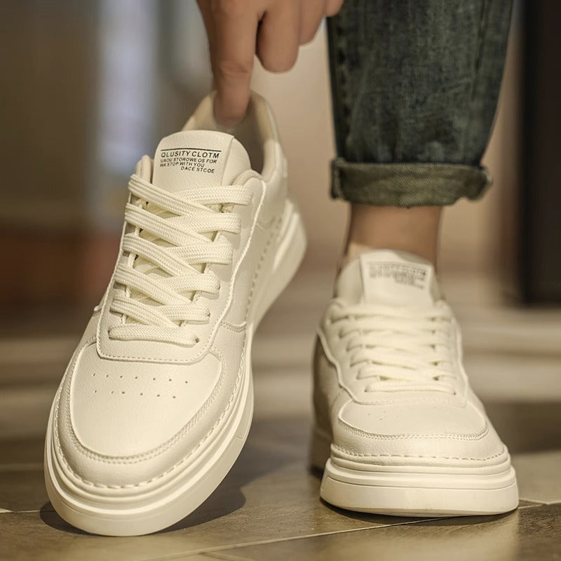 Unisex minimalistische Lederoptik Plateau-Sneaker mit gepolstertem Fersenkragen und stoßdämpfender Leichtsohle EB
