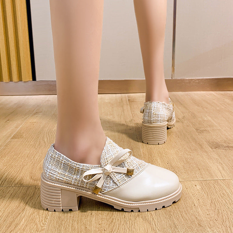 EB | Das elegante Paar bunter Schuhe mit Schleife