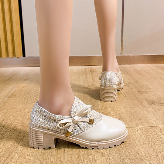 EB | Das elegante Paar bunter Schuhe mit Schleife
