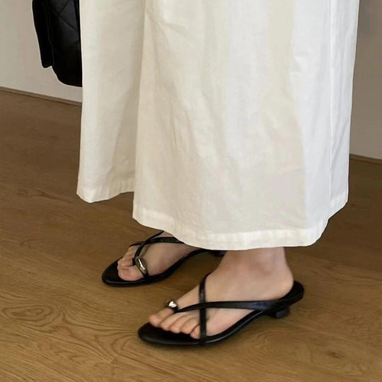 Damen Zehentrenner-Sandalen mit elegantem Riemendesign und modischem Schmuckdetail EB