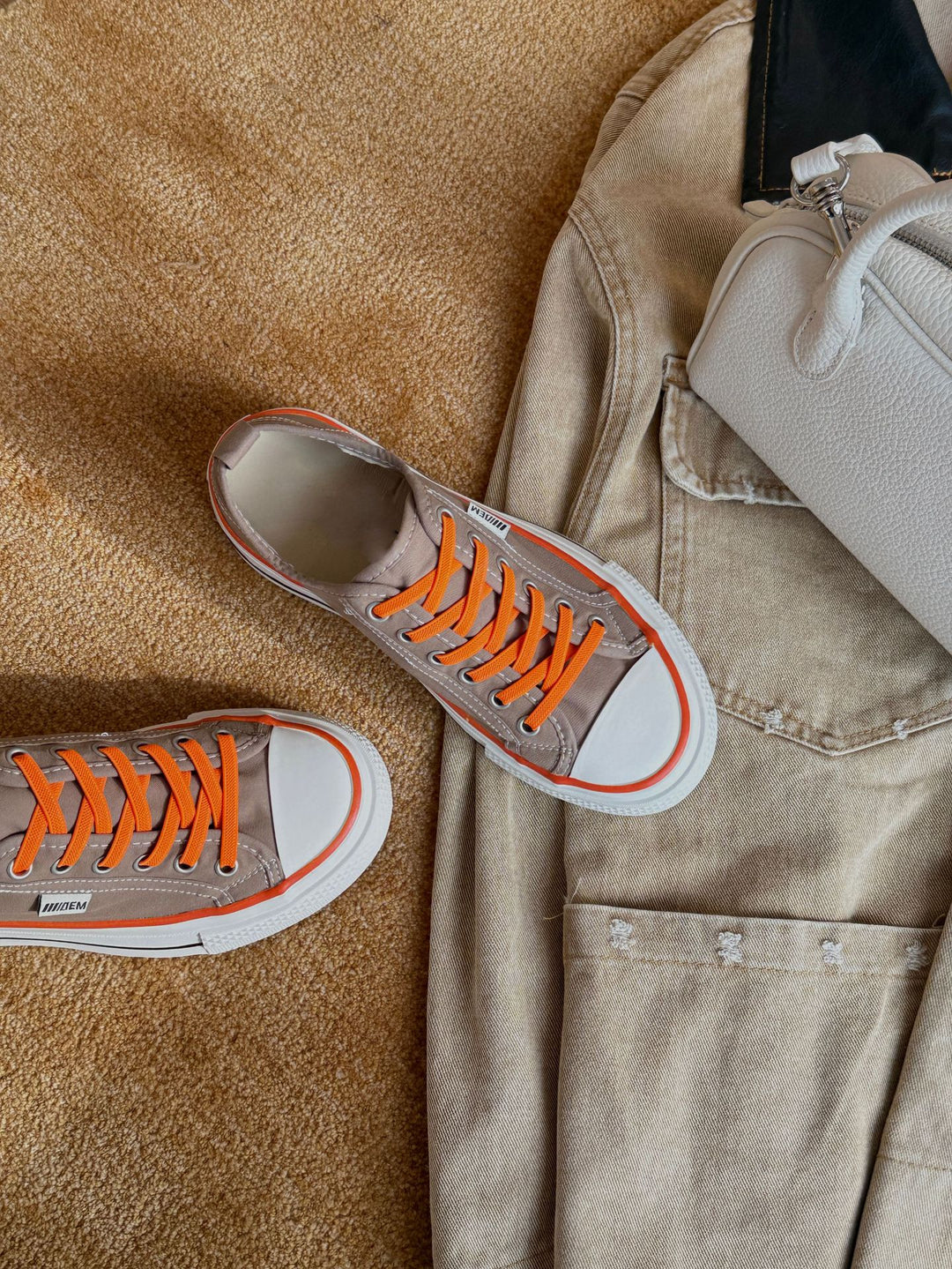 Damen Modische Sneakers im lässigen Stil mit auffälligen Schnürsenkeln EB